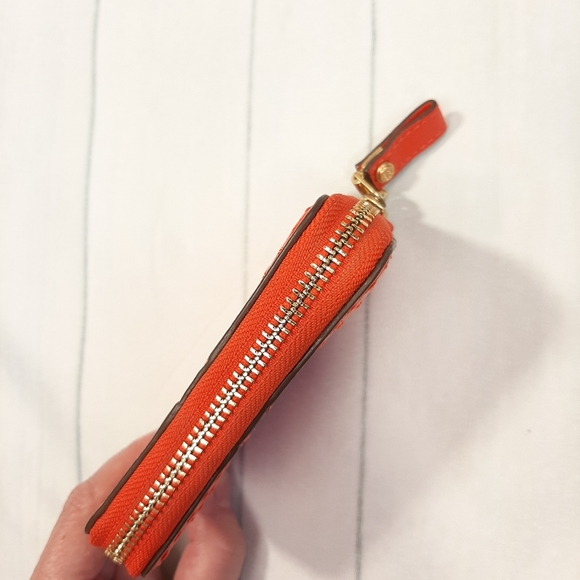 Tory Burch Small Orange Leather Purse With Key Fob. Zip Fastening - Picture 10 of 13